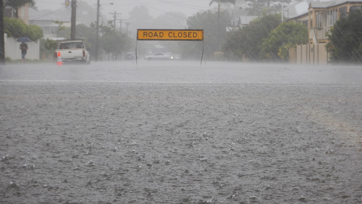 Minor flood warning issued for Onkaparinga River as heavy rain hits Adelaide Hills